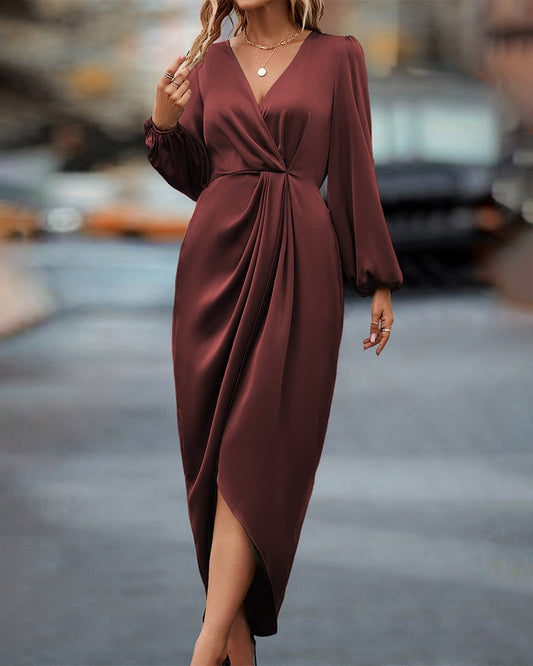 Sylis | Elegant dress with lantern sleeves and a V-neck.