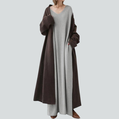 Sylis knit dress with V-neck and long sleeves in relaxed fit