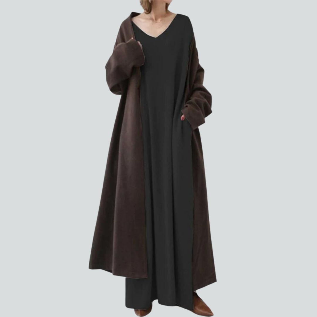 Sylis knit dress with V-neck and long sleeves in relaxed fit