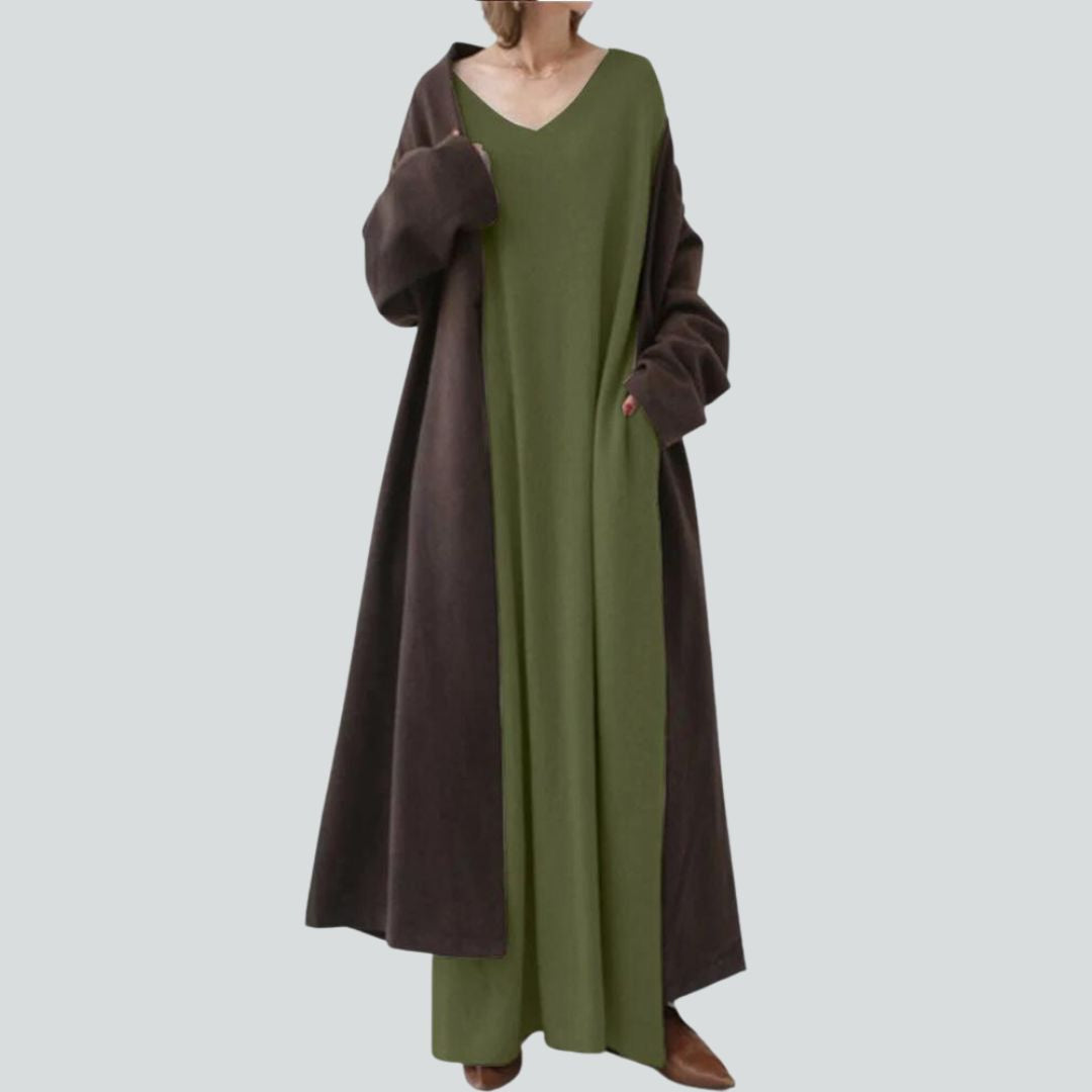 Sylis knit dress with V-neck and long sleeves in relaxed fit