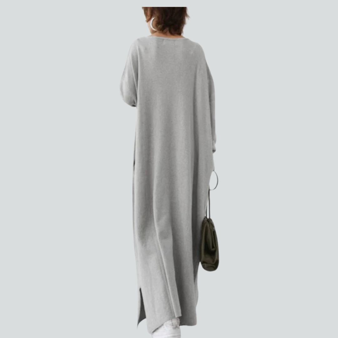 Sylis knit dress with V-neck and long sleeves in relaxed fit