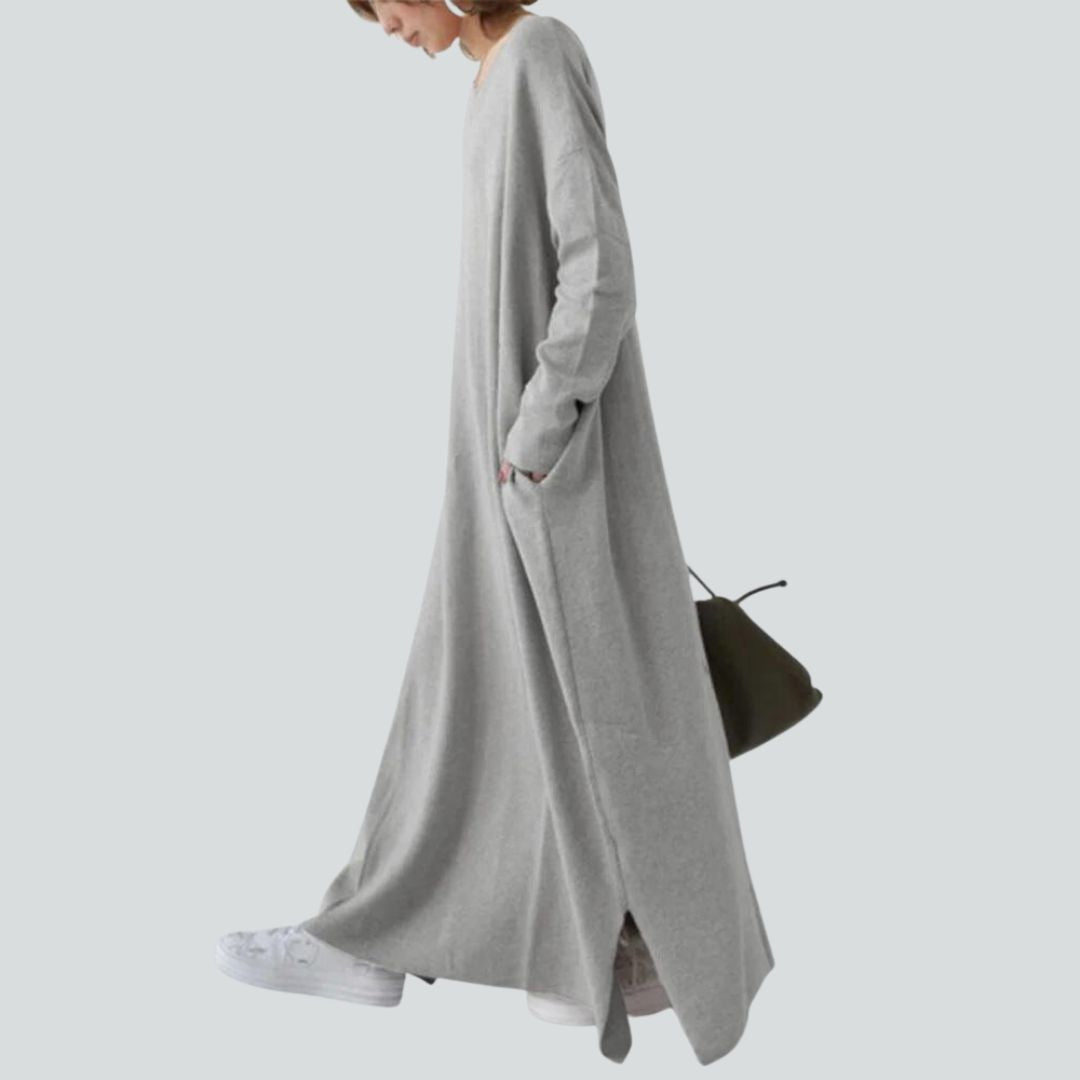 Sylis knit dress with V-neck and long sleeves in relaxed fit