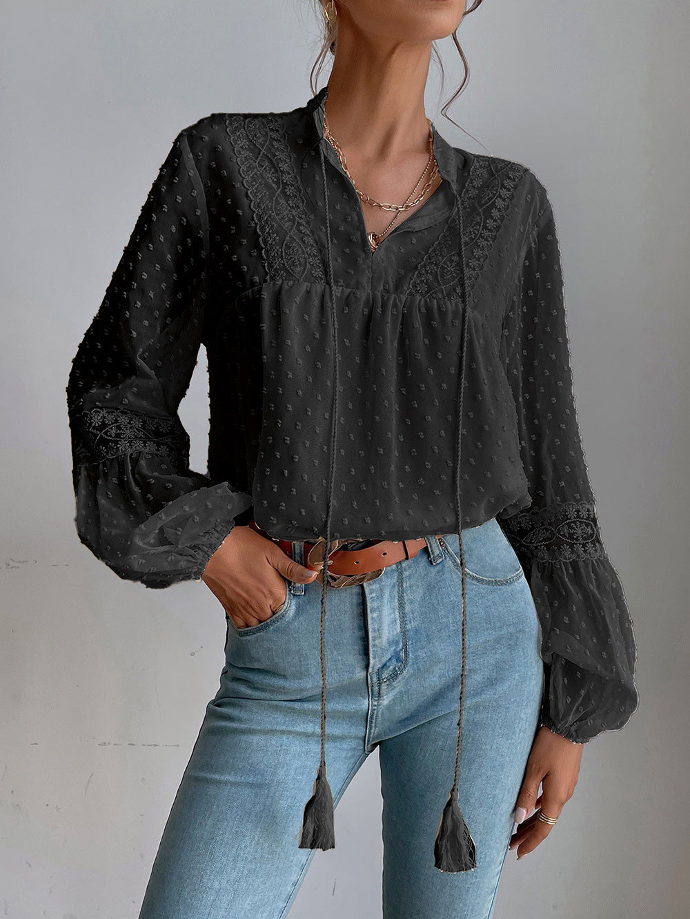 Sylis | Lace blouse with long sleeves and V-neck