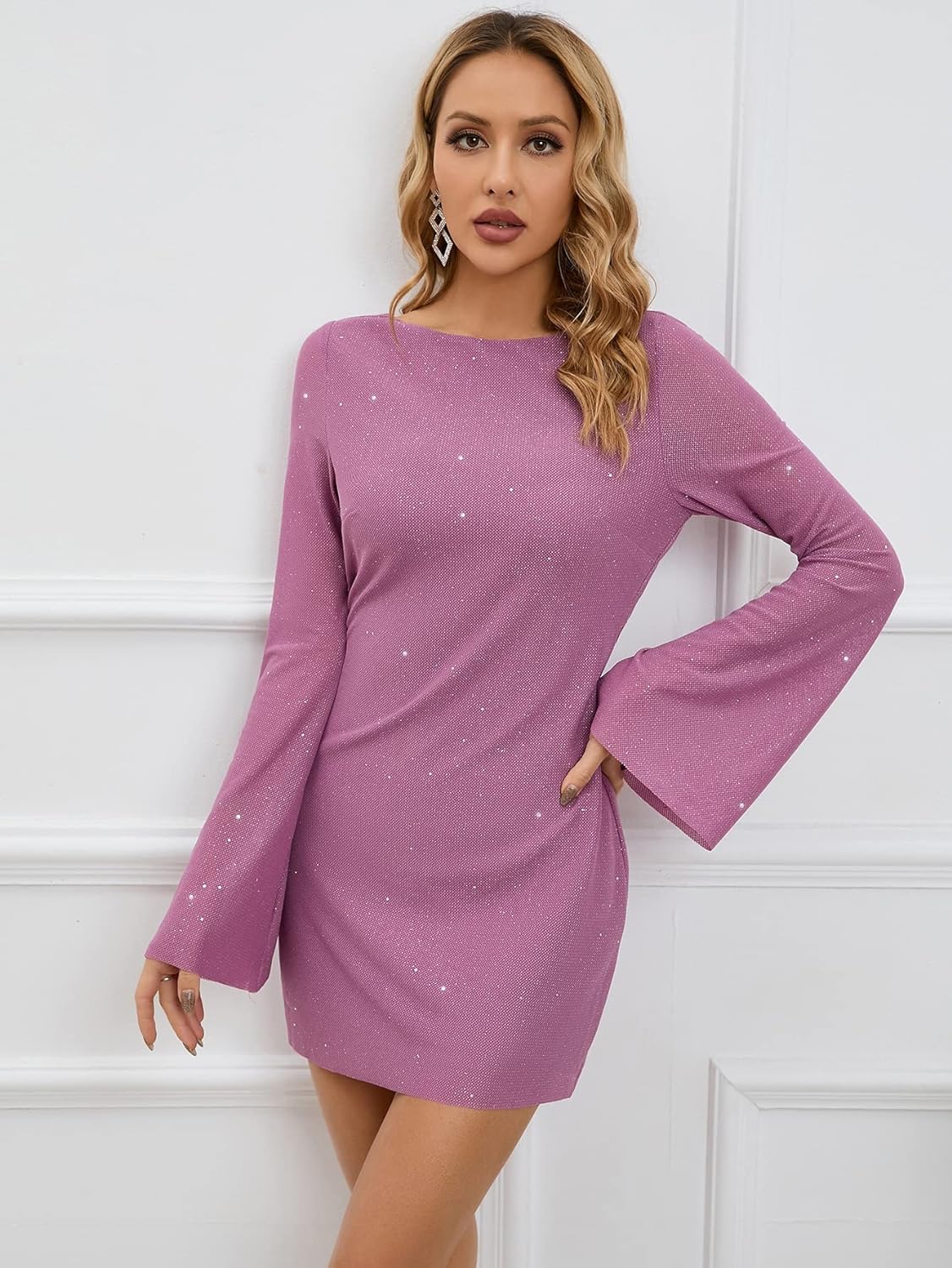 Sylis short party dress with long sleeves