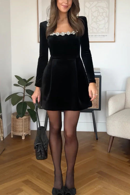 Sylis | Elegant velvet dress with square collar