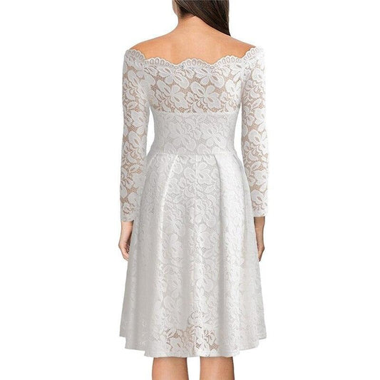Lace sylis with opening at the neckline and sleeves