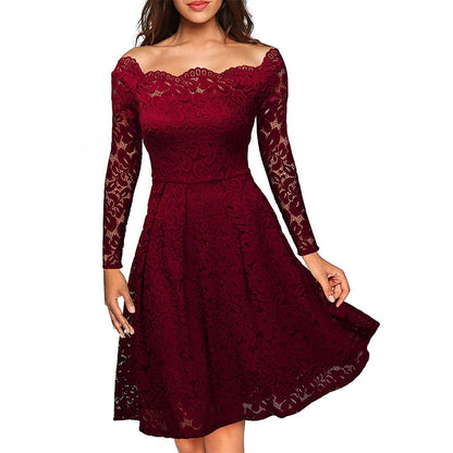 Lace sylis with opening at the neckline and sleeves