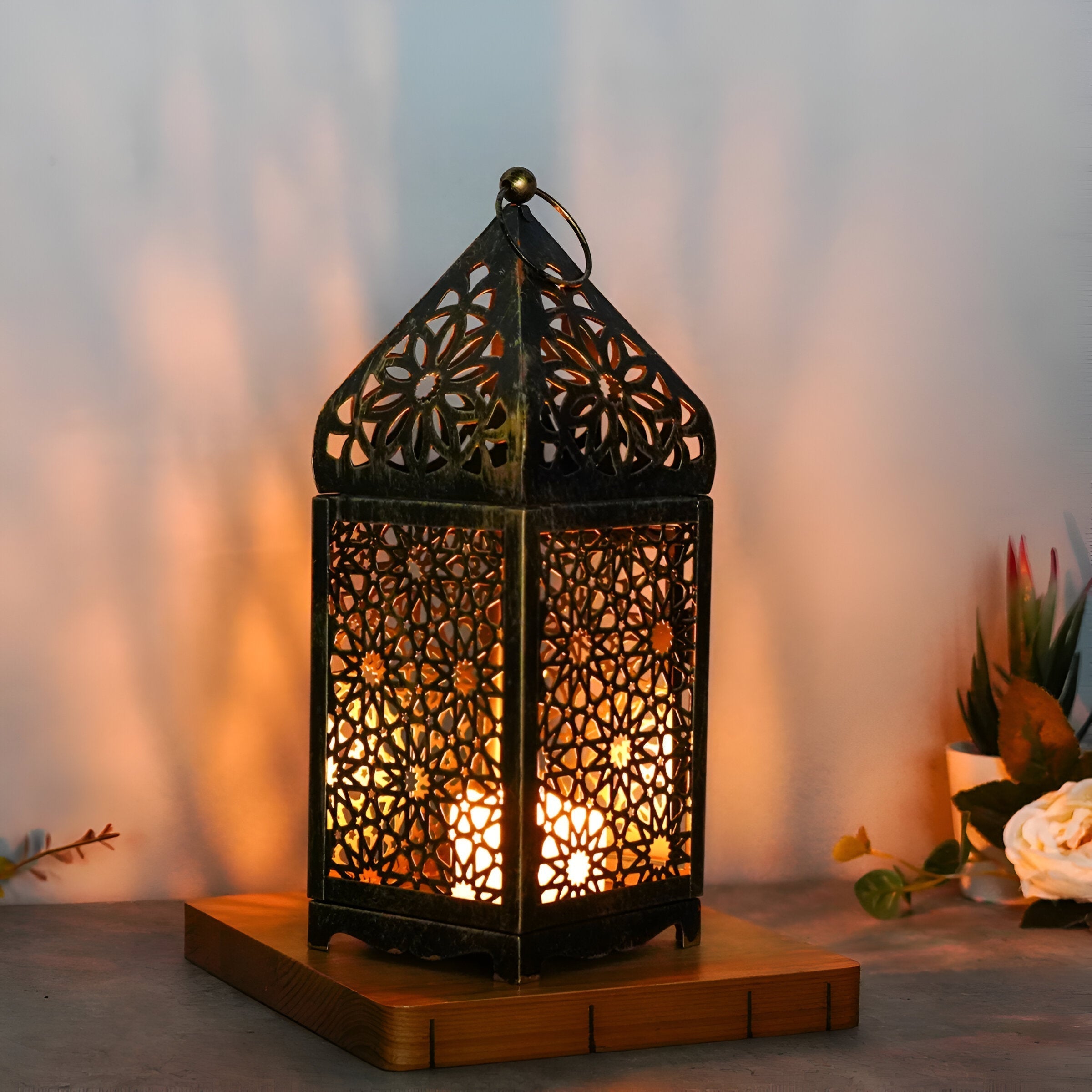 Decorative Iron Candle Holder with Arabesque Pattern
