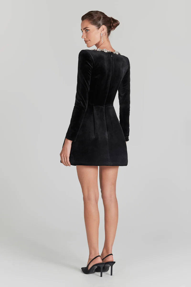 Sylis | Elegant velvet dress with square collar