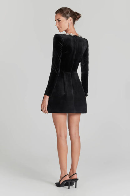 Sylis | Elegant velvet dress with square collar