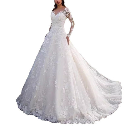 Sylis bridal dress with elegant lace detailing and voluminous skirt Heidi mode