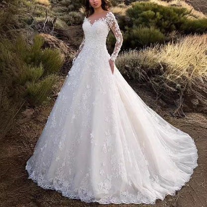 Sylis bridal dress with elegant lace detailing and voluminous skirt Heidi mode