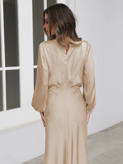 Sylis | Elegant satin dress with long sleeves