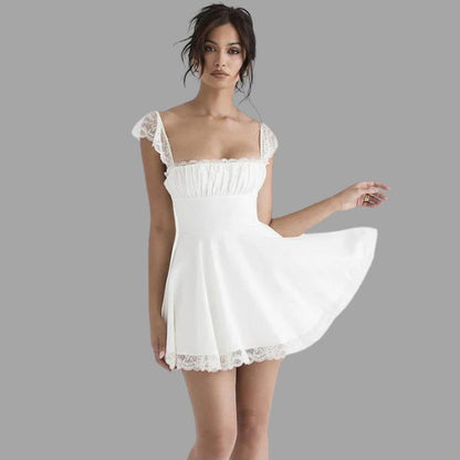 Sylis with lace and flowing skirt