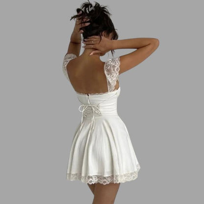 Sylis with lace and flowing skirt