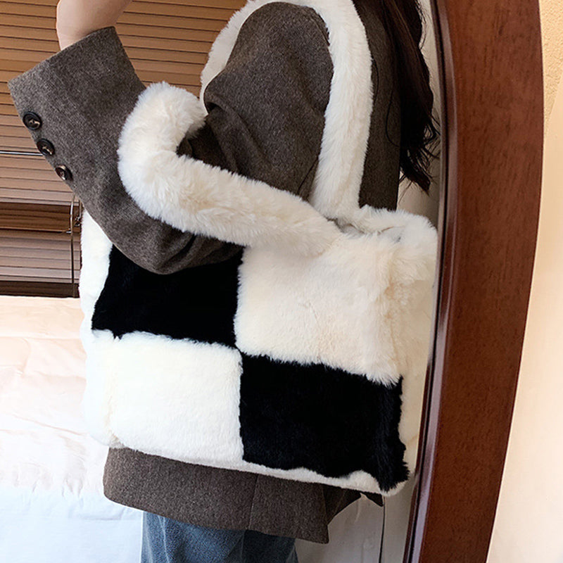 Sylis Pipa Plush Handbag | A comfortable and winter handbag for women