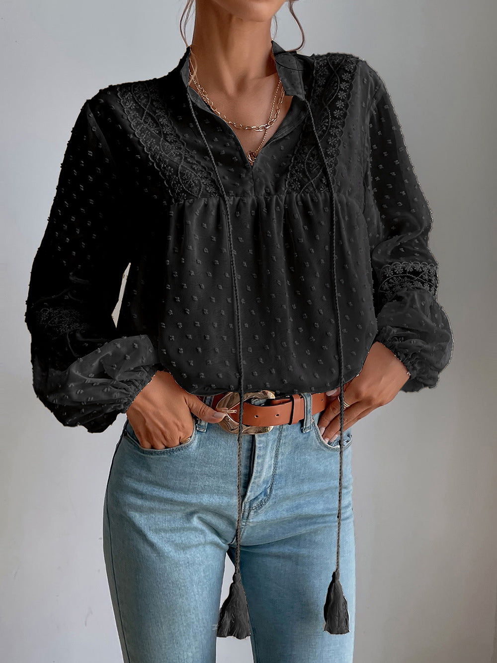 Sylis | Lace blouse with long sleeves and V-neck