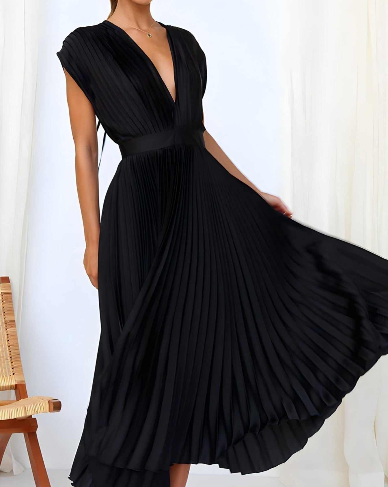 Sylis | Elegant Pleated Midi Dress