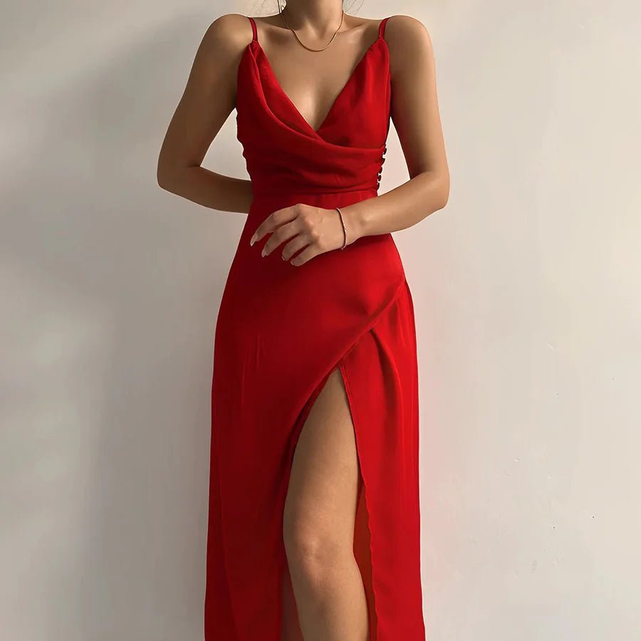 Sylis with deep neckline and ruffled opening